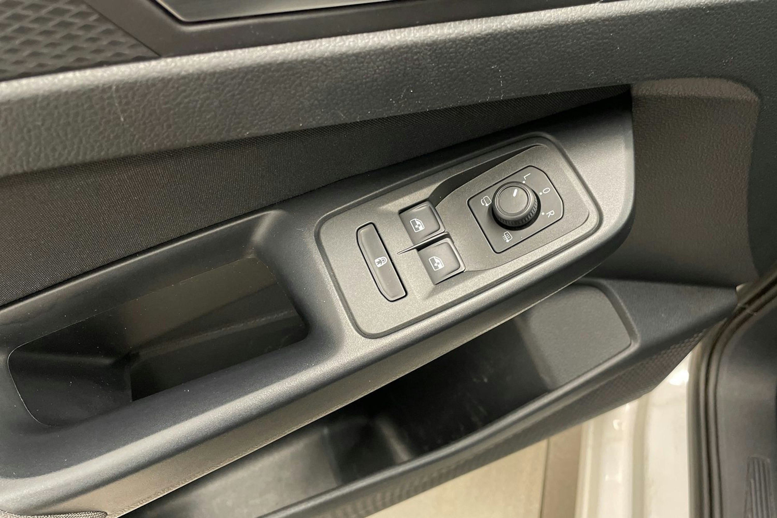 Valkoinen Volkswagen Caddy Maxi 2022 kuva 17.