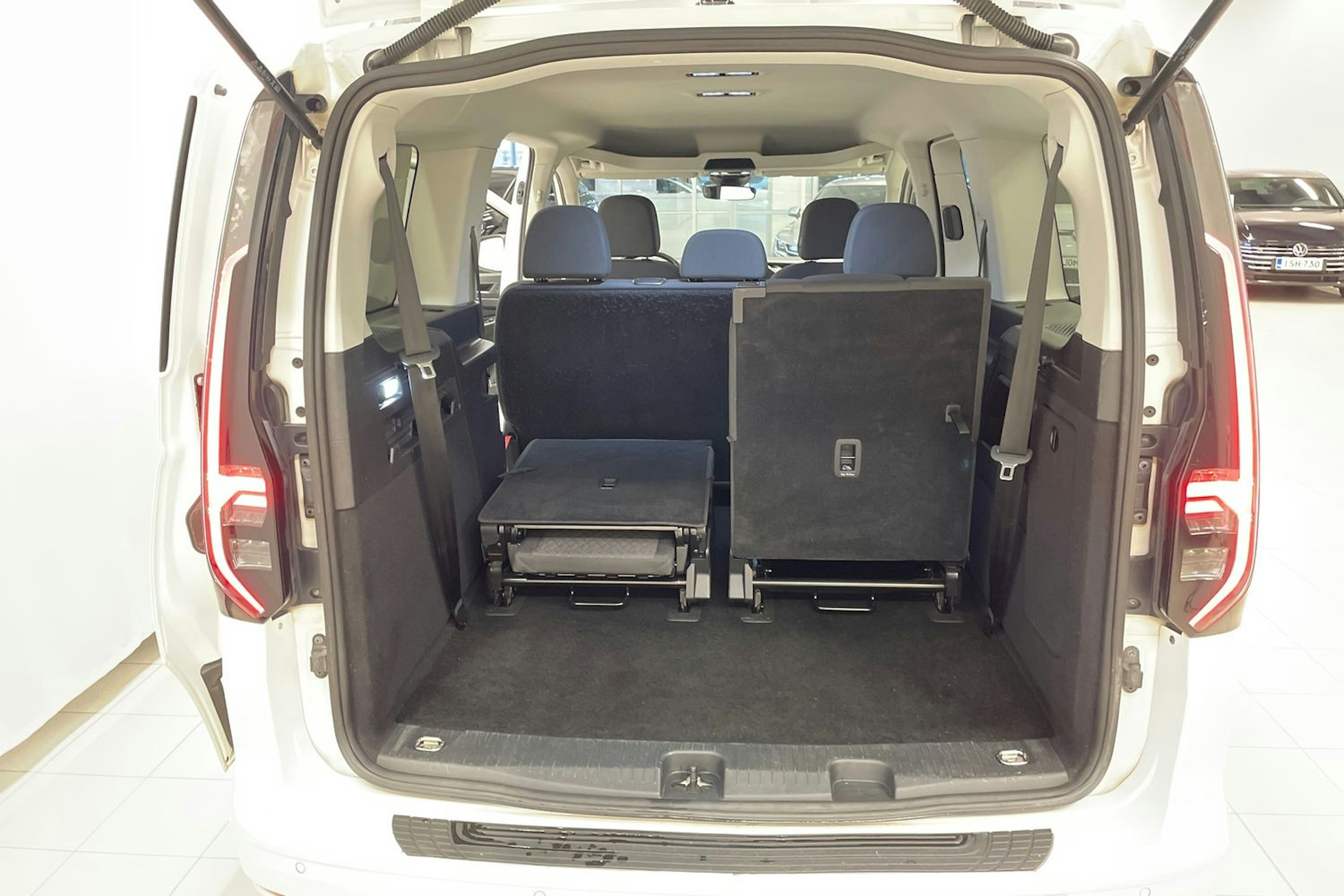 Valkoinen Volkswagen Caddy Maxi 2022 kuva 18.