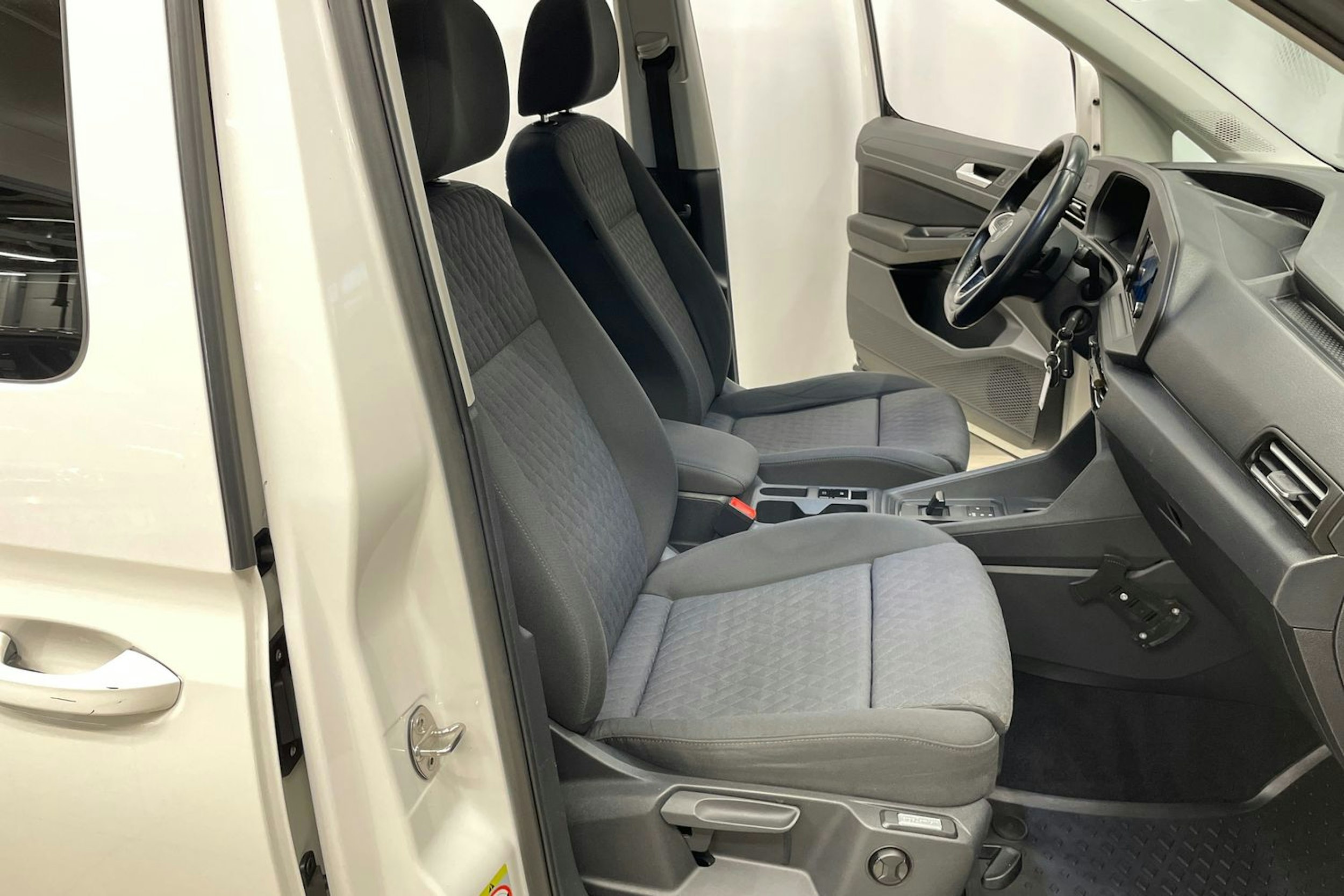 Valkoinen Volkswagen Caddy Maxi 2022 kuva 22.