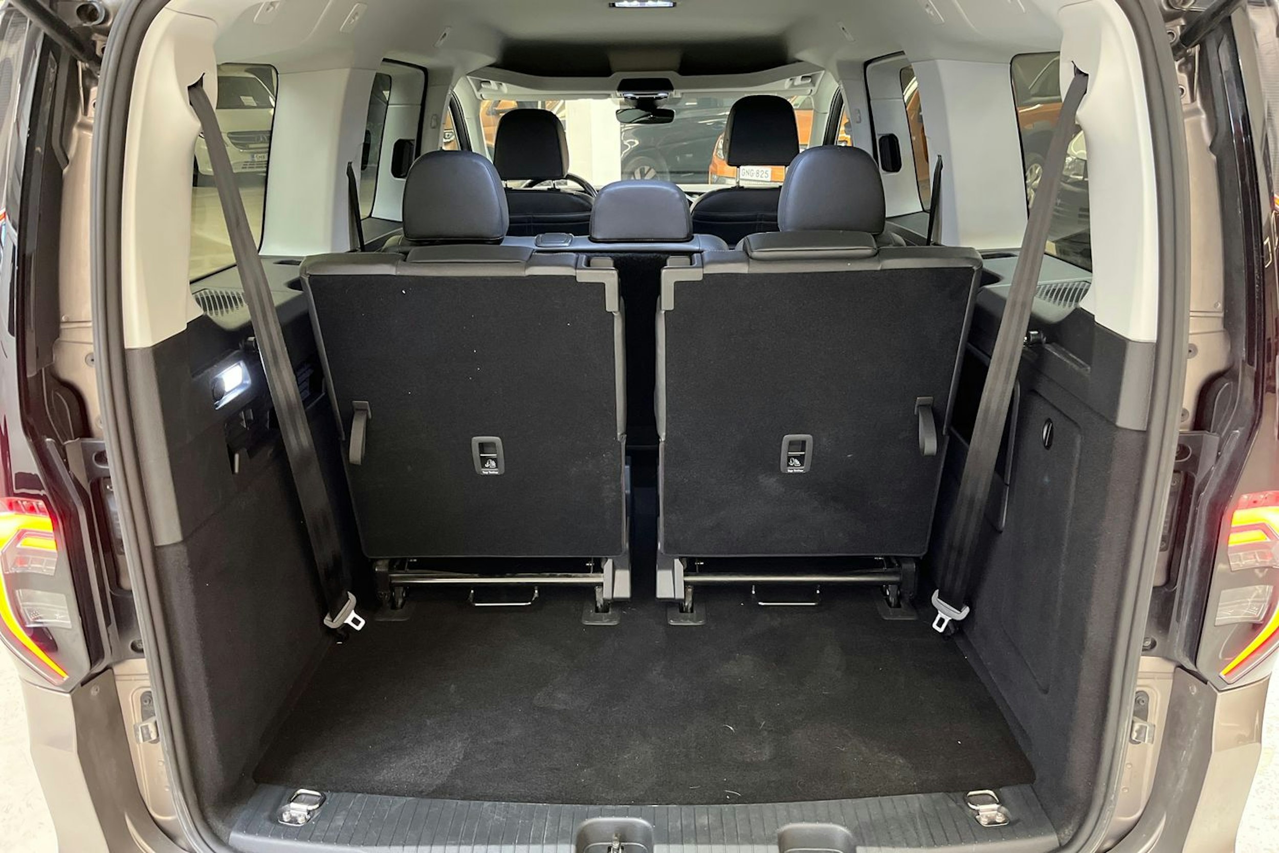 ruskea (beige) Volkswagen Caddy Maxi 2022 kuva 13.