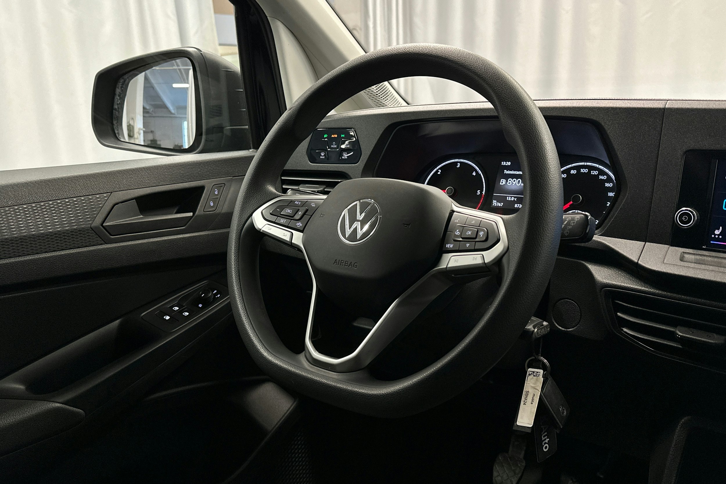 musta Volkswagen Caddy Maxi 2022 kuva 14.