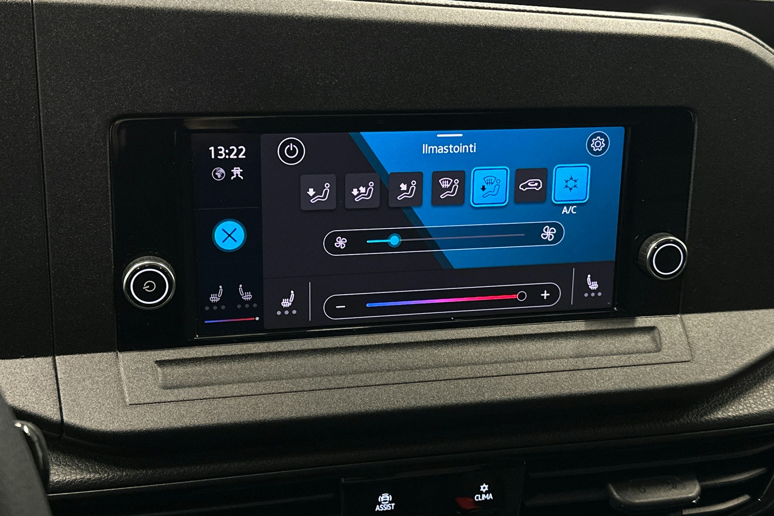 musta Volkswagen Caddy Maxi 2022 kuva 21.