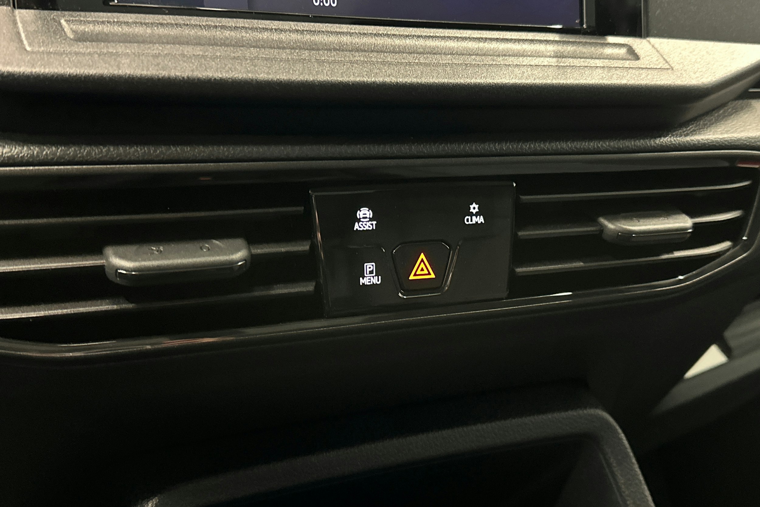 musta Volkswagen Caddy Maxi 2022 kuva 24.