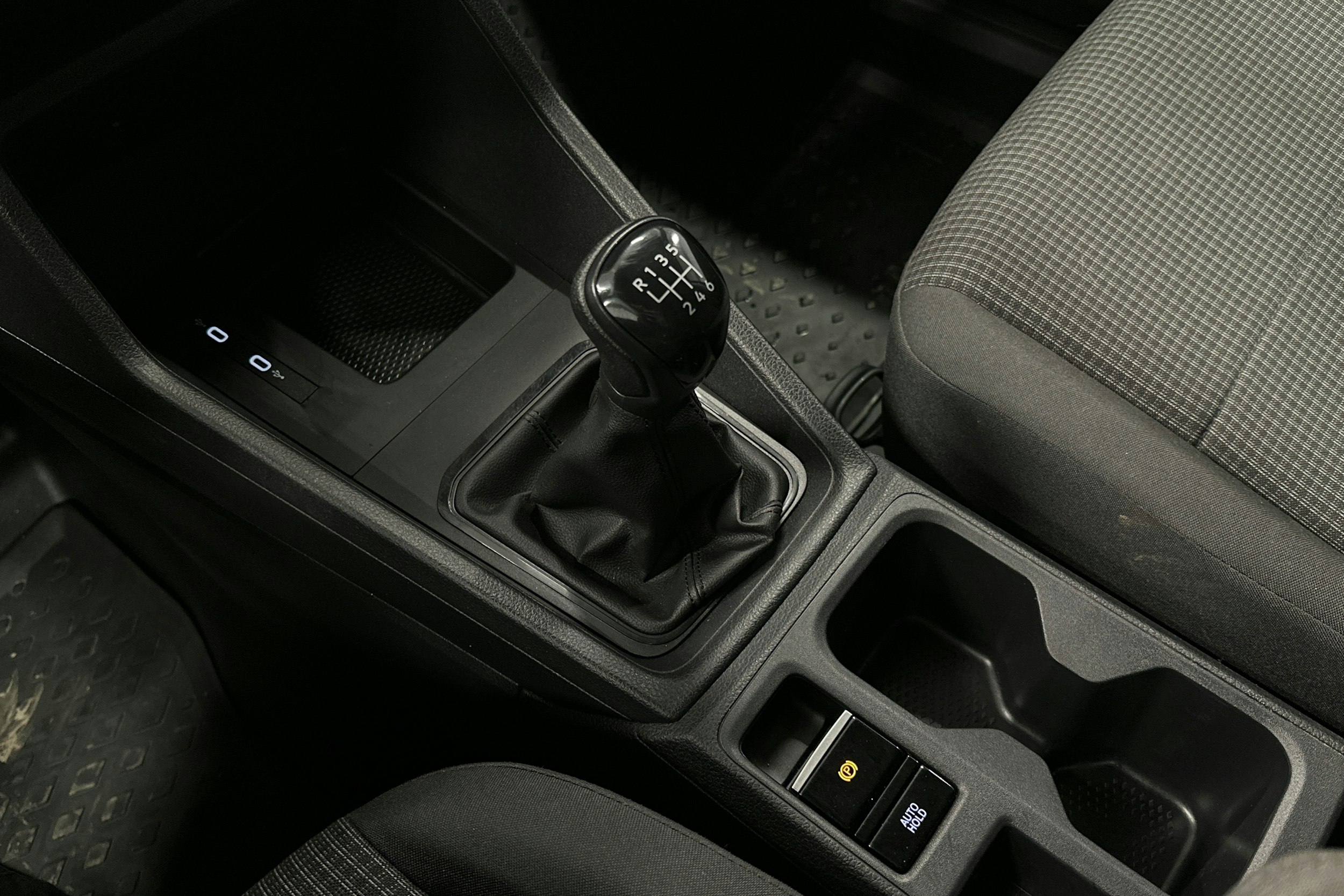 musta Volkswagen Caddy Maxi 2022 kuva 25.