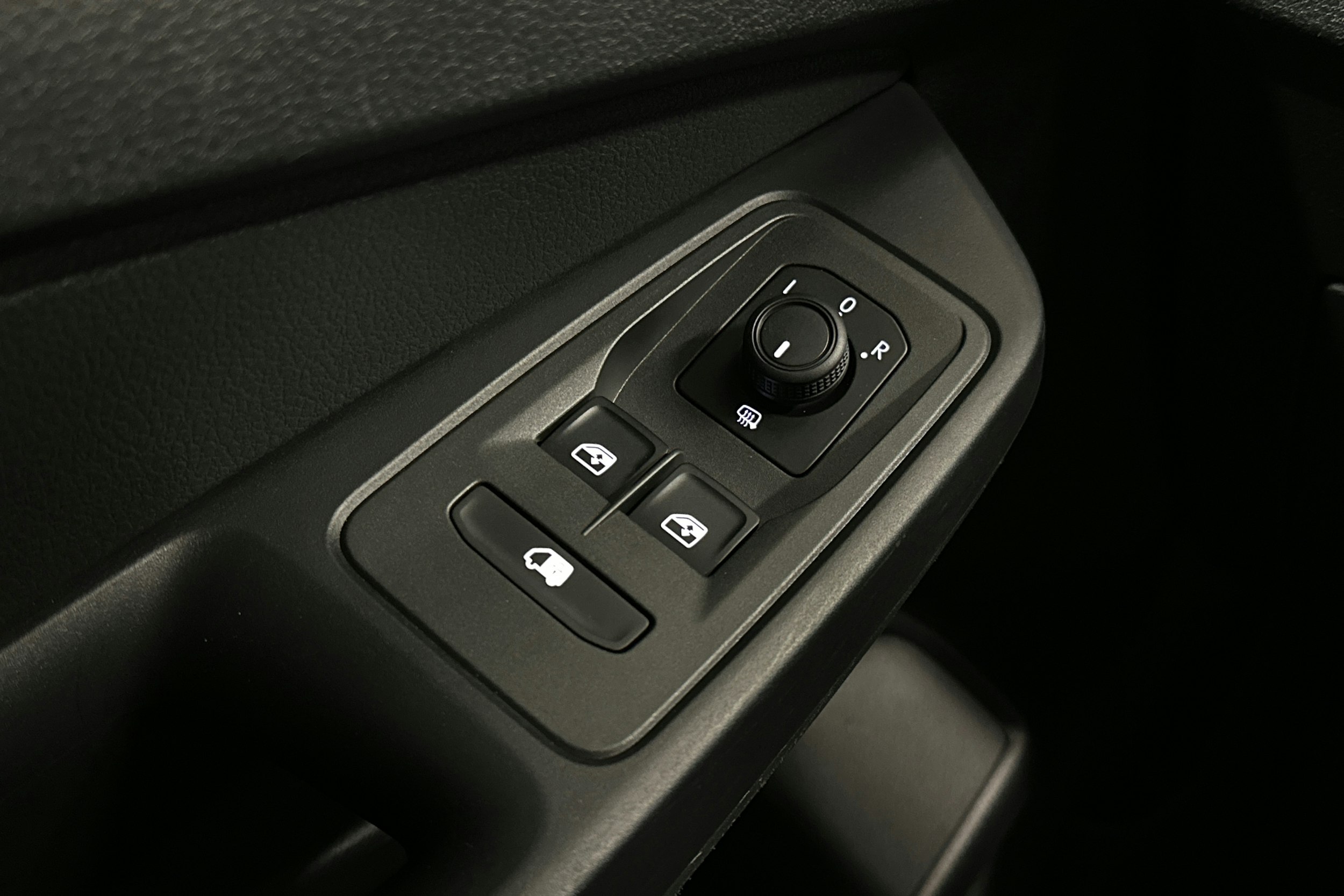 musta Volkswagen Caddy Maxi 2022 kuva 26.