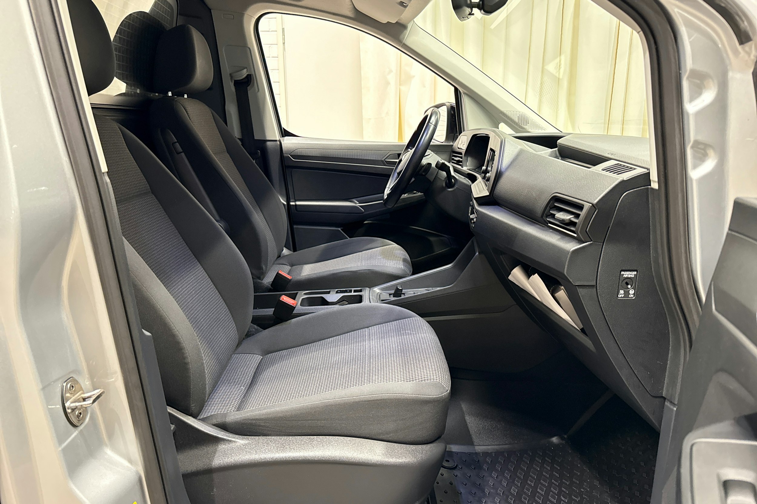 hopea Volkswagen Caddy Maxi 2022 kuva 13.