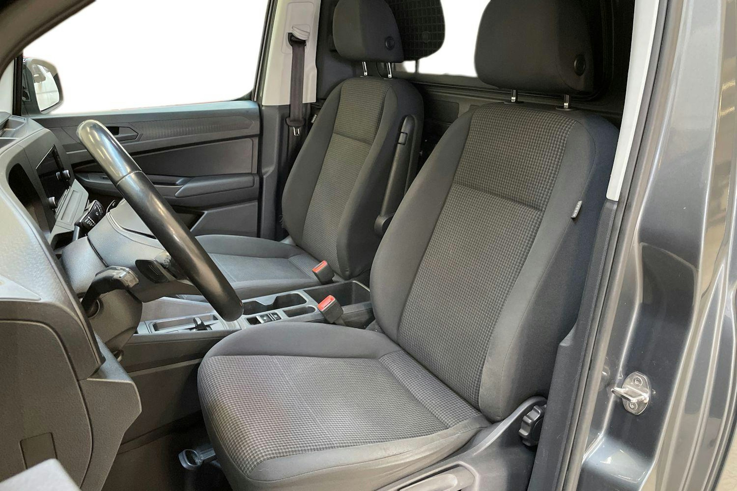 harmaa Volkswagen Caddy Maxi 2022 kuva 9.