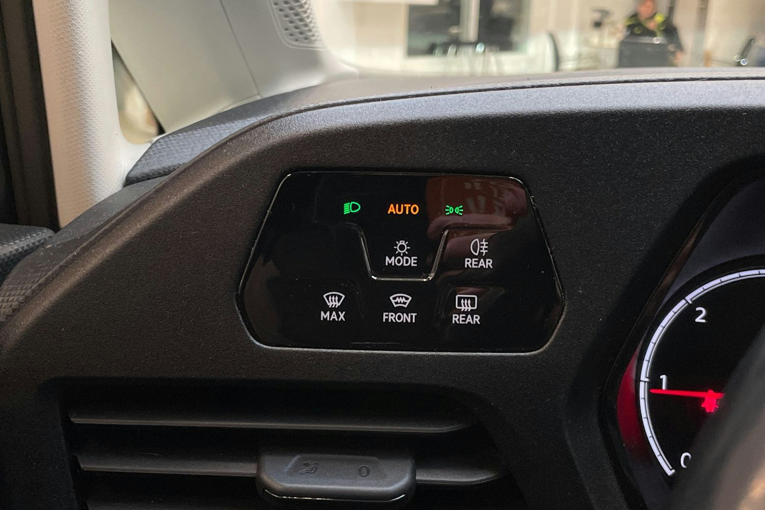 harmaa Volkswagen Caddy Maxi 2022 kuva 18.