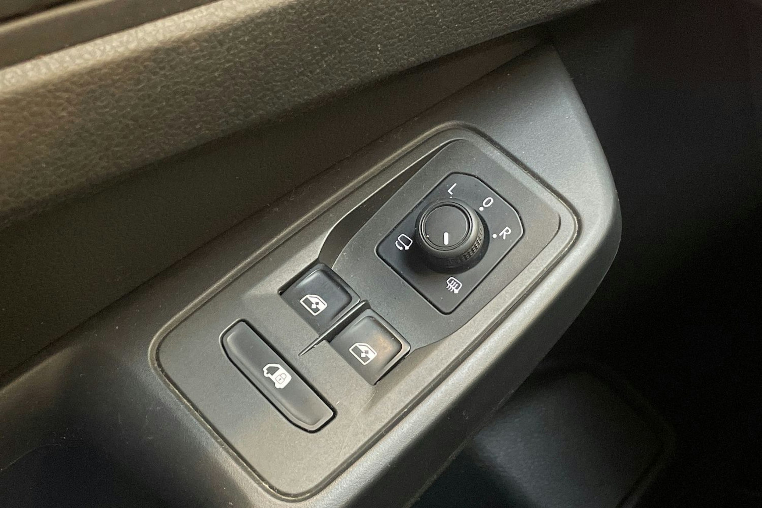 harmaa Volkswagen Caddy Maxi 2022 kuva 21.