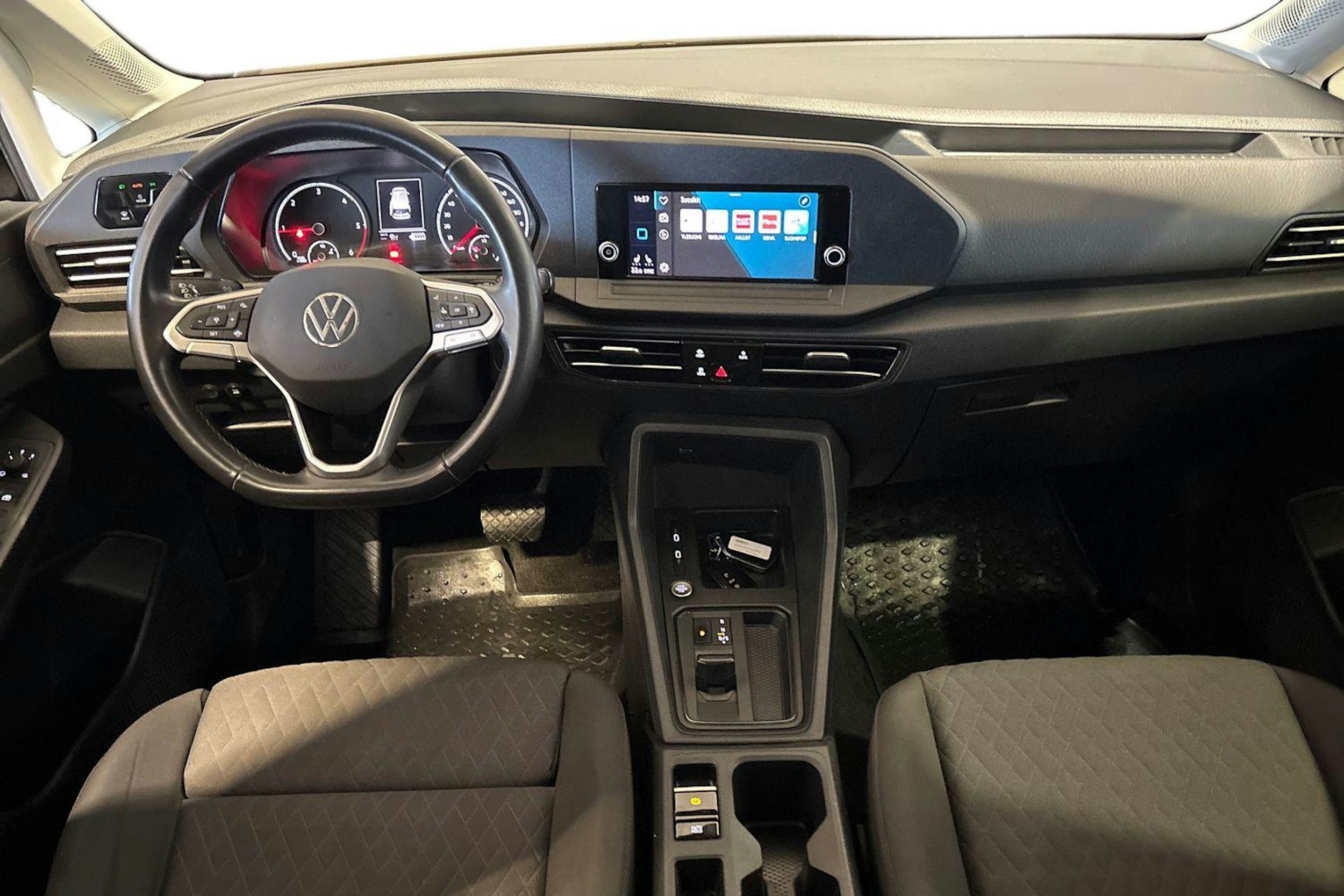 Musta Volkswagen Caddy Maxi 2022 kuva 9.