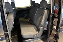 Musta Volkswagen Caddy Maxi 2022 kuva 11.