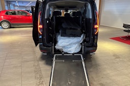 Musta Volkswagen Caddy Maxi 2022 kuva 13.