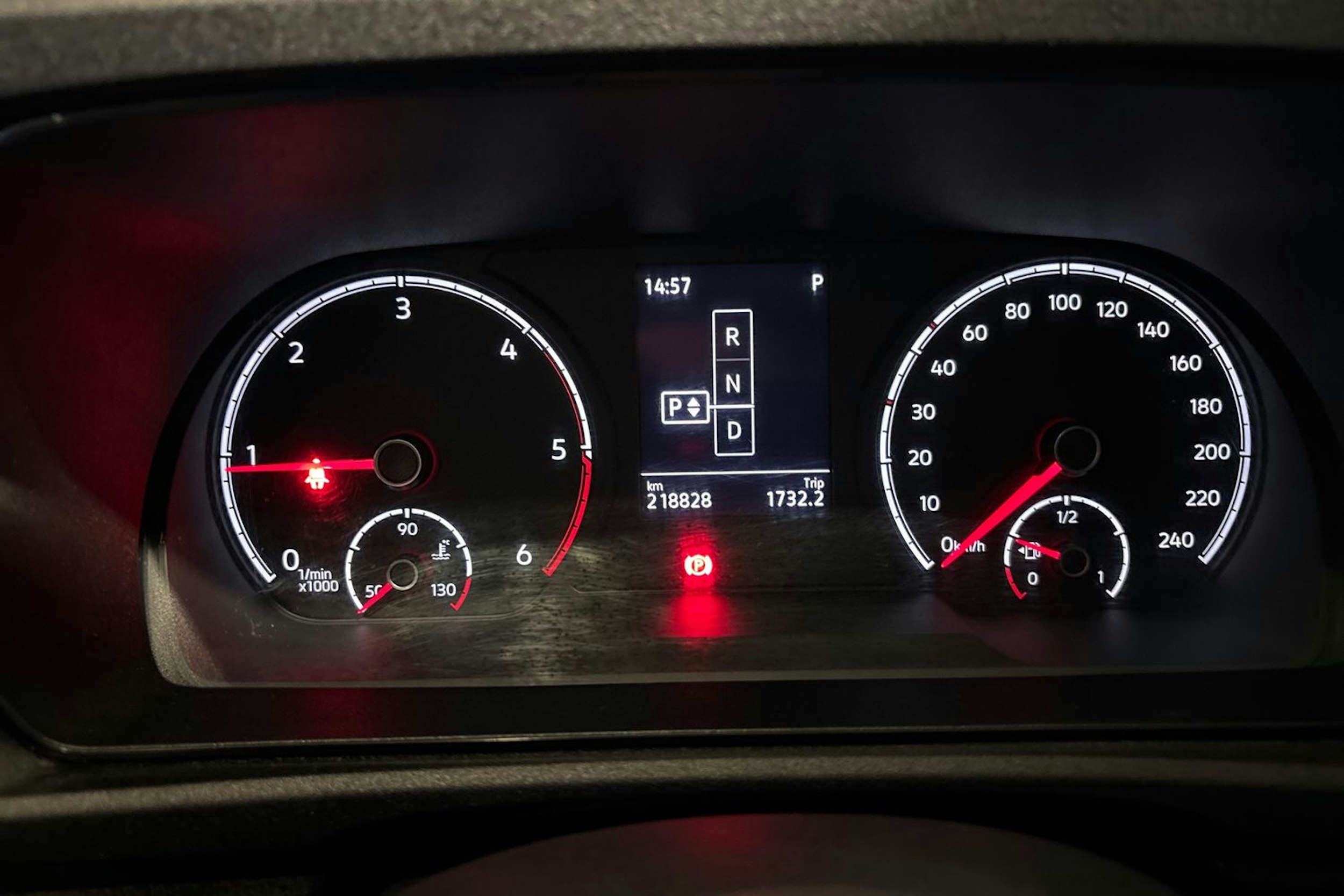 Musta Volkswagen Caddy Maxi 2022 kuva 16.