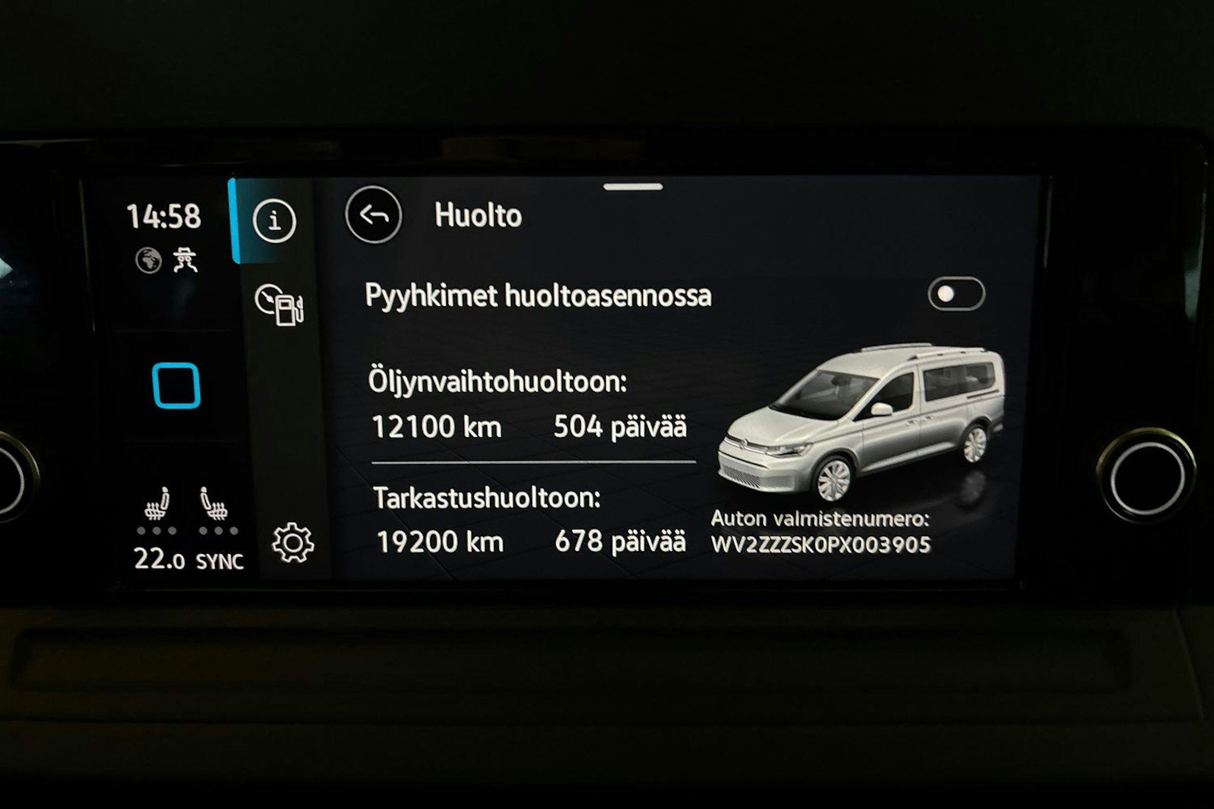 Musta Volkswagen Caddy Maxi 2022 kuva 18.