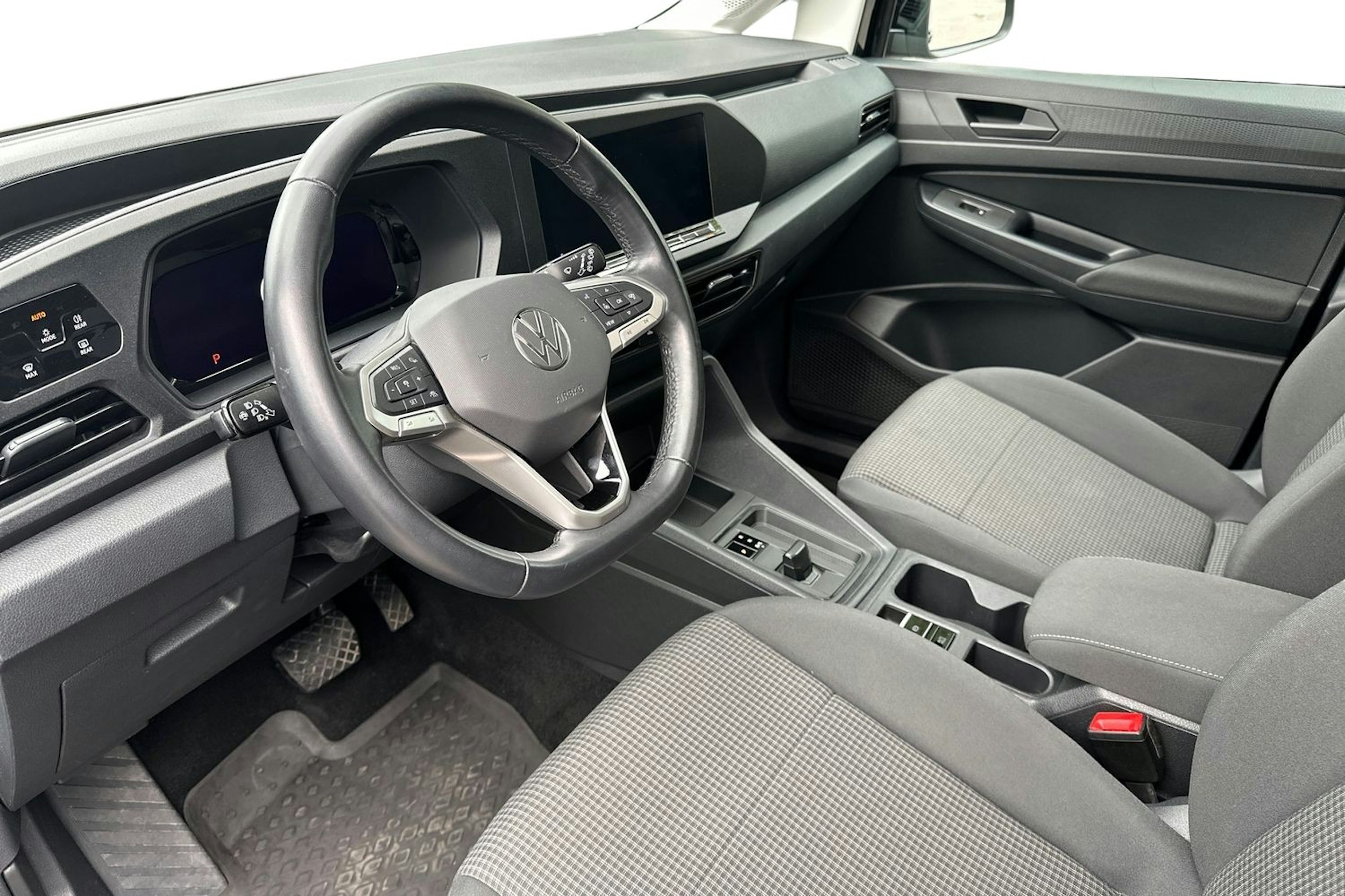 musta Volkswagen Caddy Maxi 2022 kuva 7.