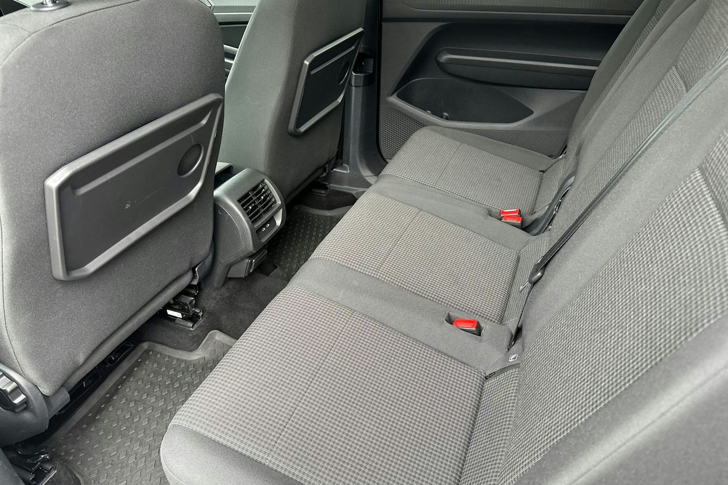 musta Volkswagen Caddy Maxi 2022 kuva 10.