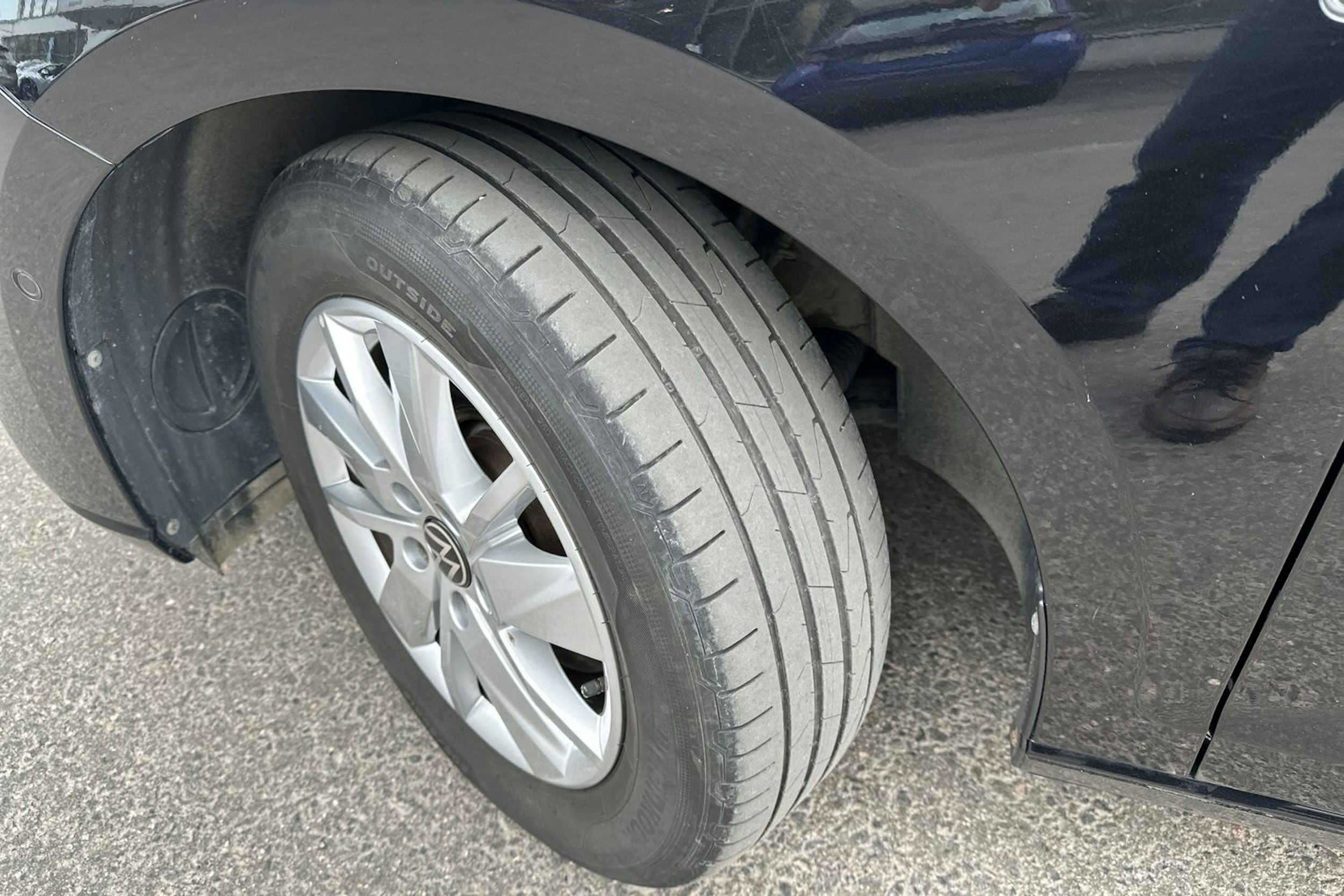 musta Volkswagen Caddy Maxi 2022 kuva 13.