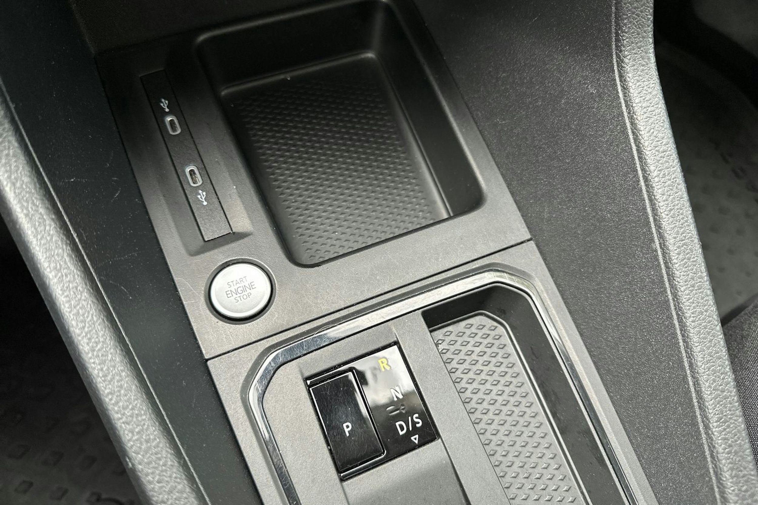 musta Volkswagen Caddy Maxi 2022 kuva 19.
