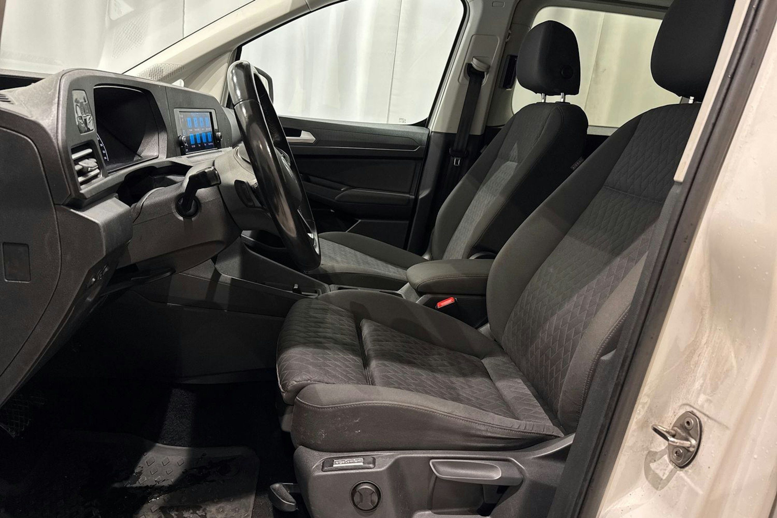 valkoinen Volkswagen Caddy Maxi 2022 kuva 17.