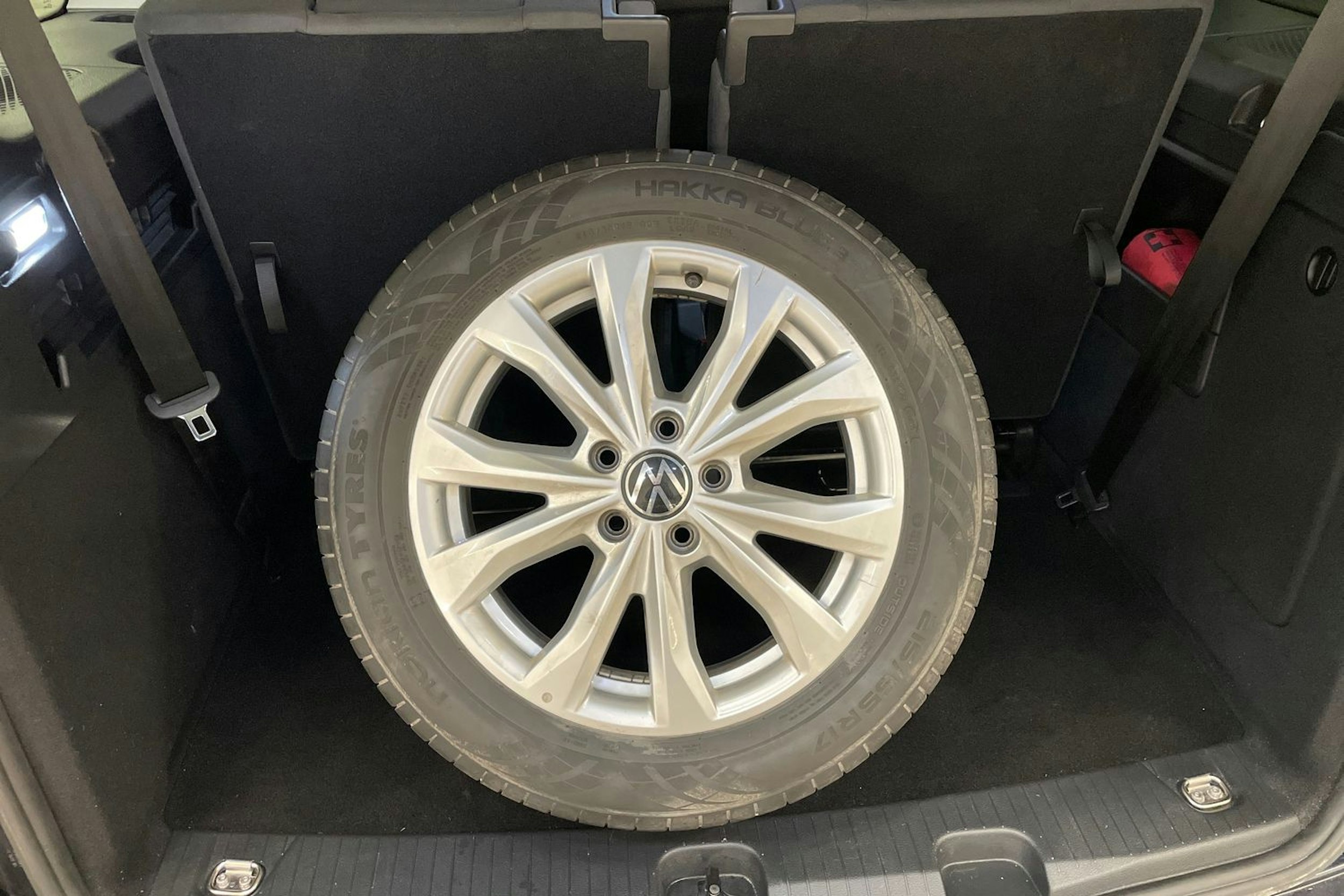 sininen Volkswagen Caddy Maxi 2022 kuva 13.