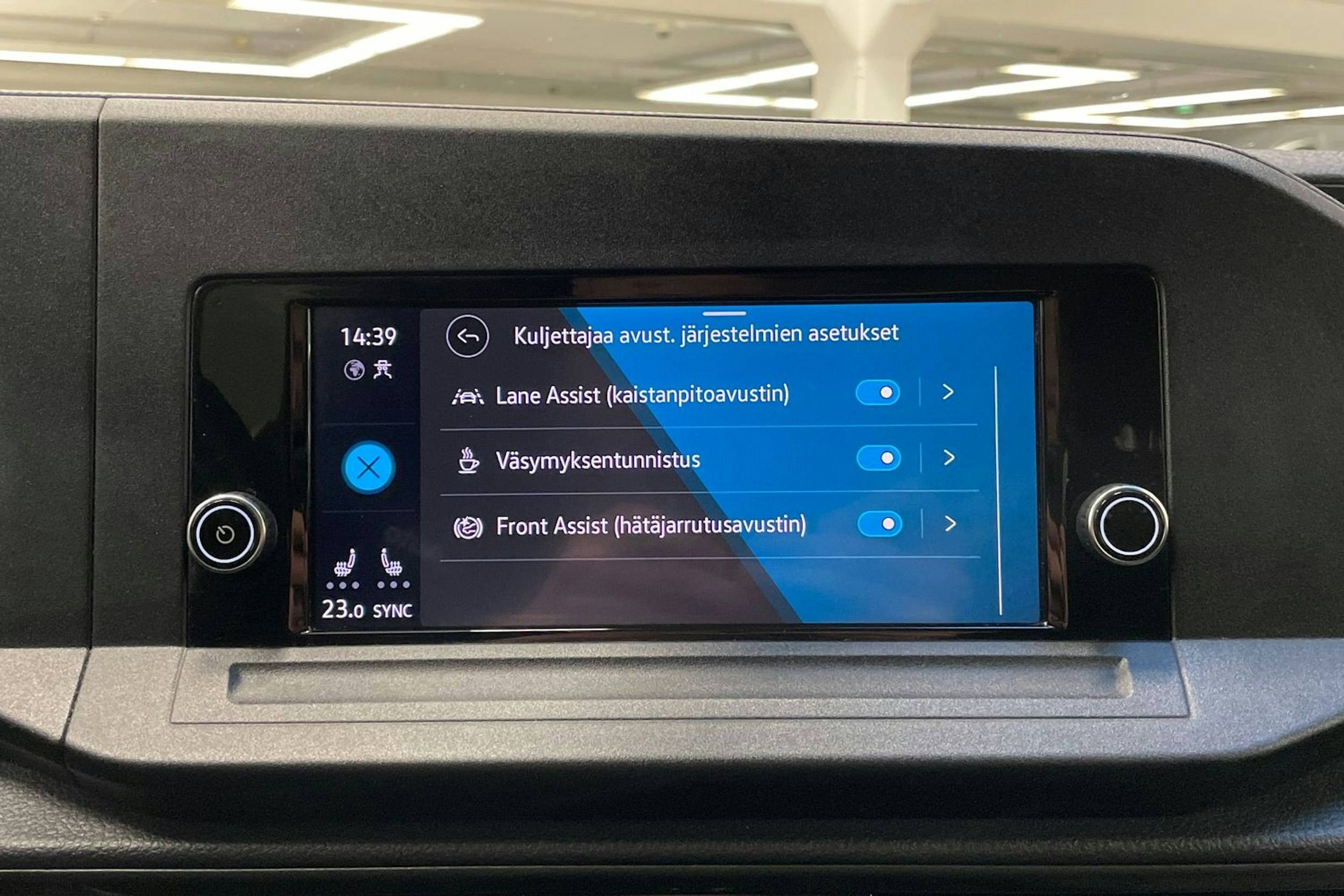 sininen Volkswagen Caddy Maxi 2022 kuva 21.