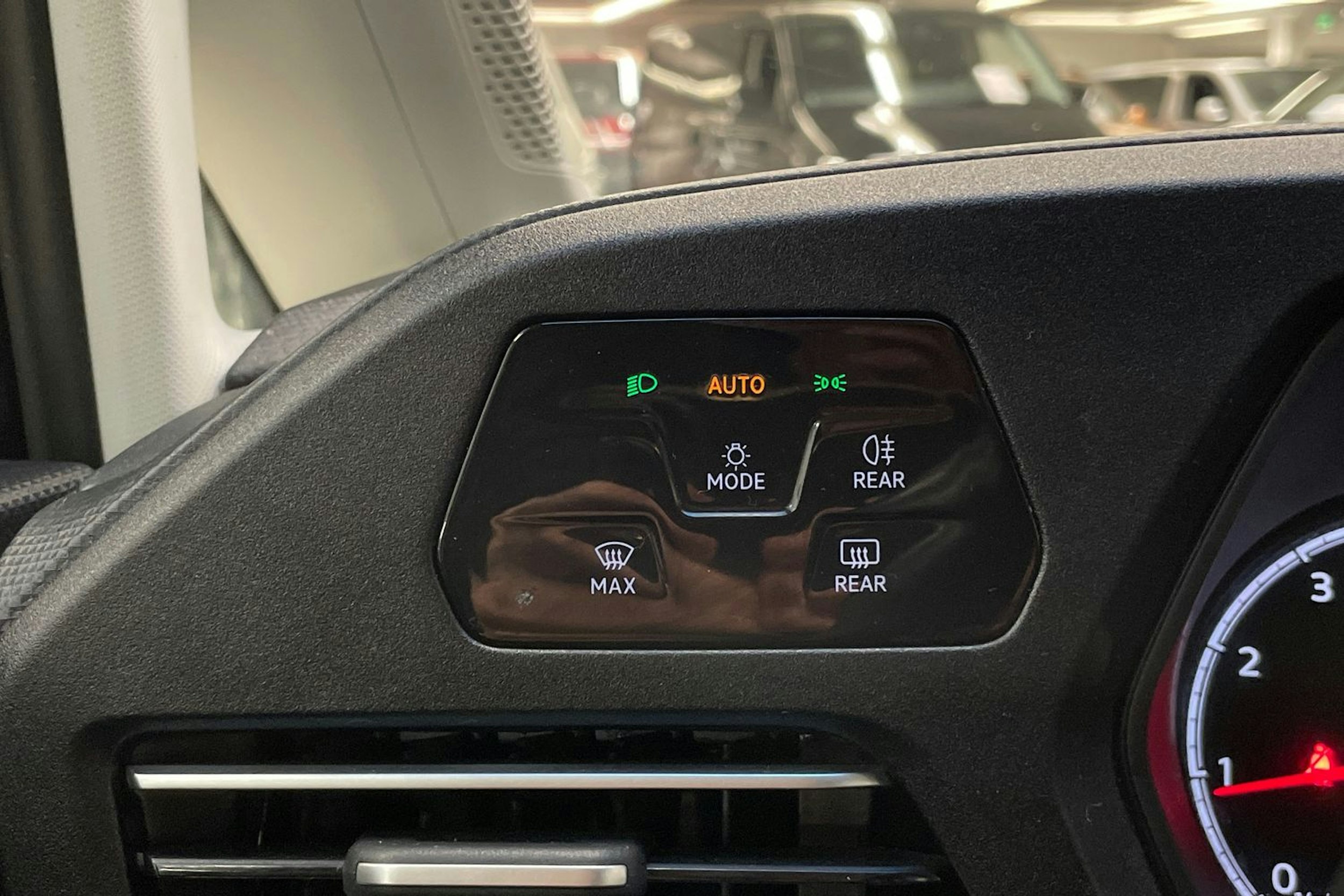 sininen Volkswagen Caddy Maxi 2022 kuva 22.