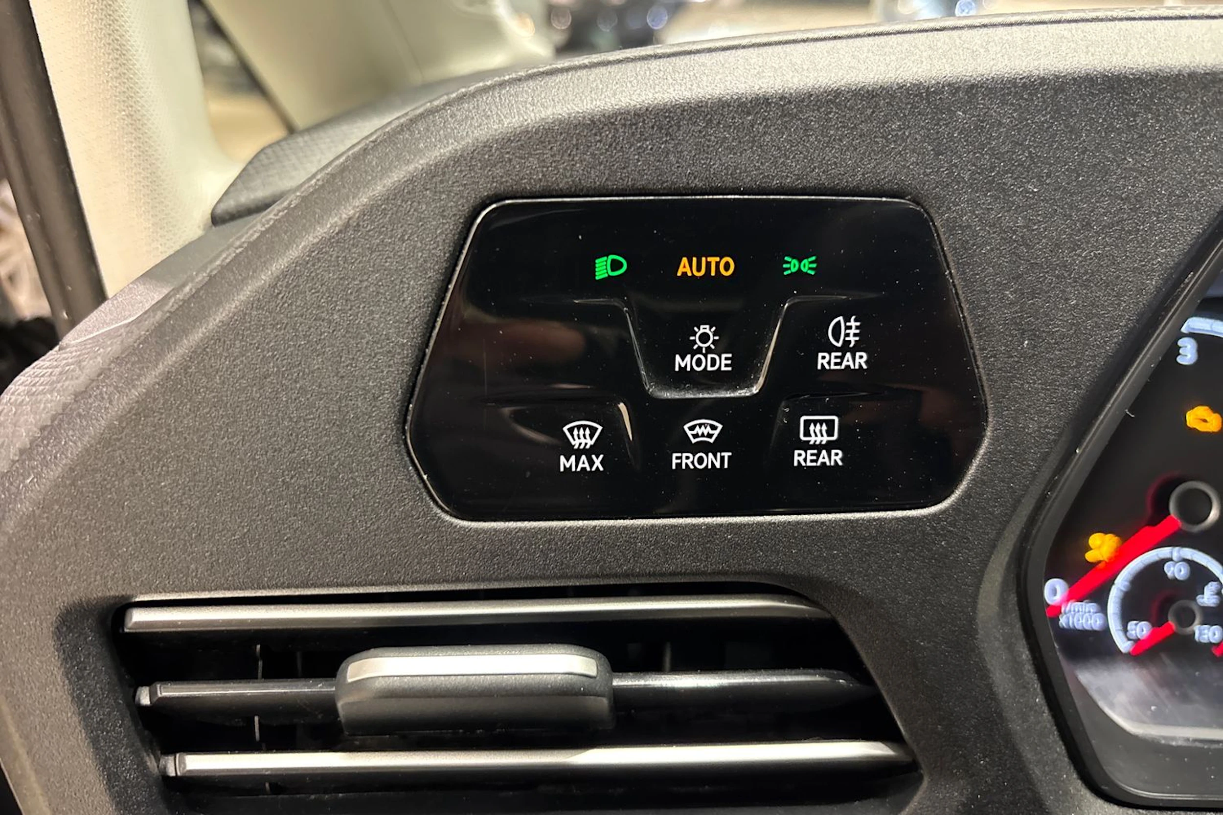 Valkoinen Volkswagen Caddy Maxi 2022 kuva 18.