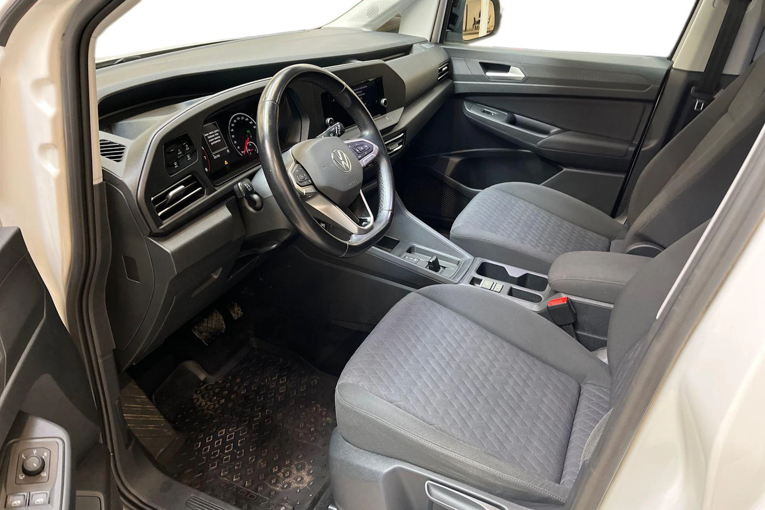 valkoinen Volkswagen Caddy Maxi 2022 kuva 6.