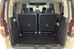 valkoinen Volkswagen Caddy Maxi 2022 kuva 13.
