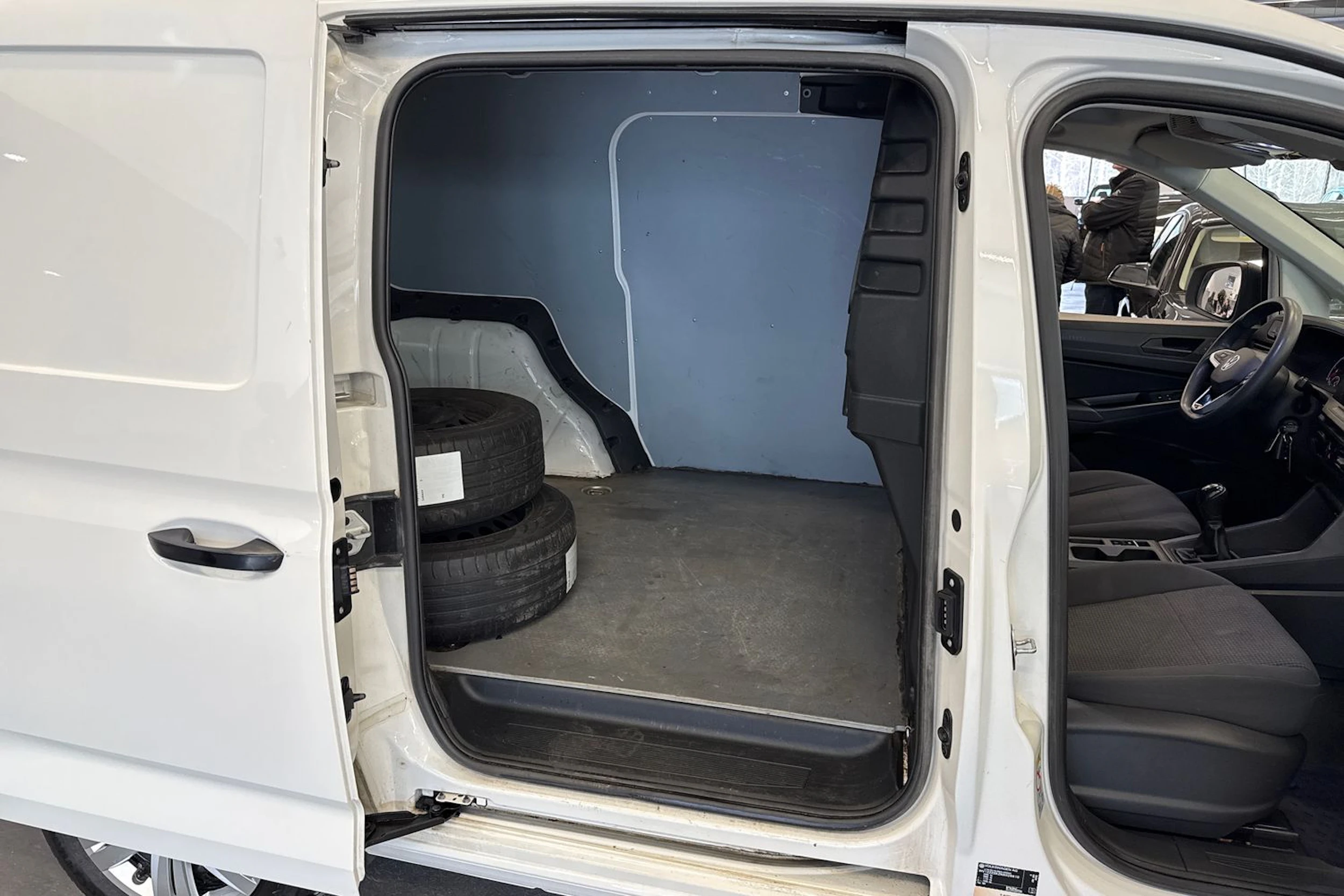 valkoinen Volkswagen Caddy Maxi 2022 kuva 10.