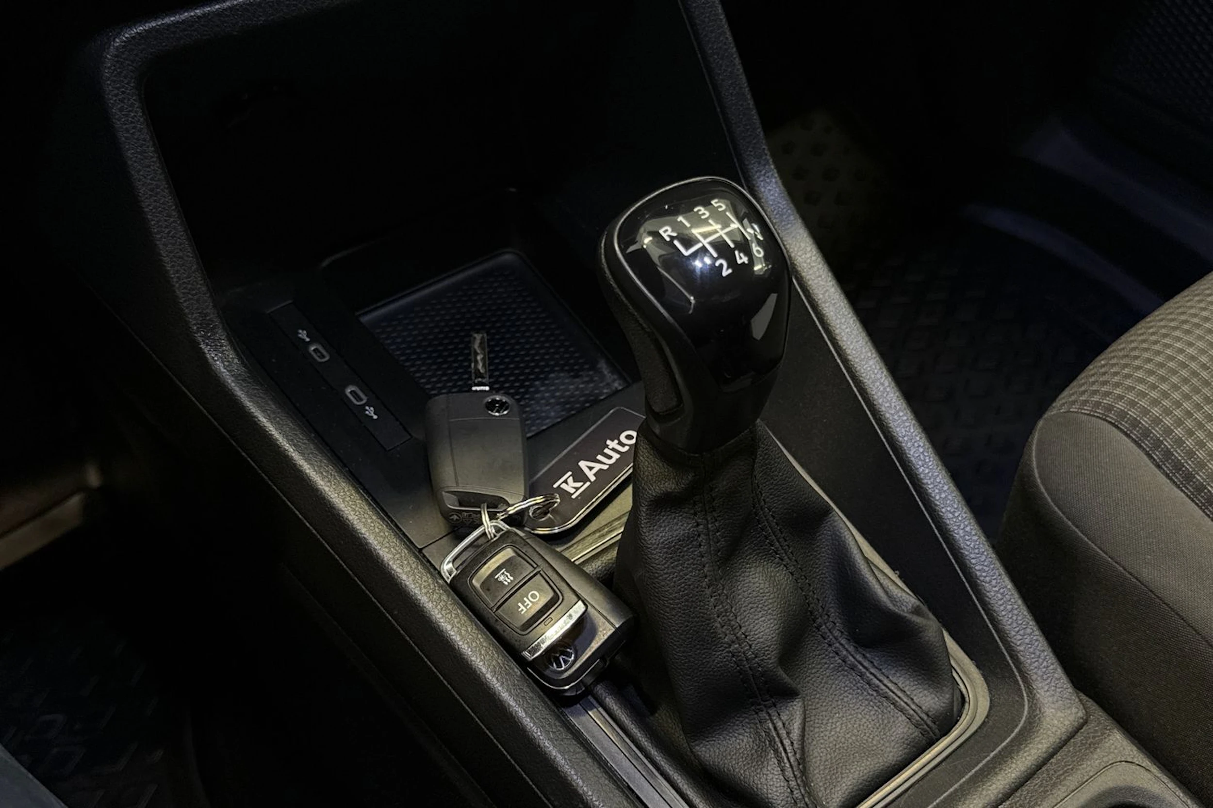 valkoinen Volkswagen Caddy Maxi 2022 kuva 15.