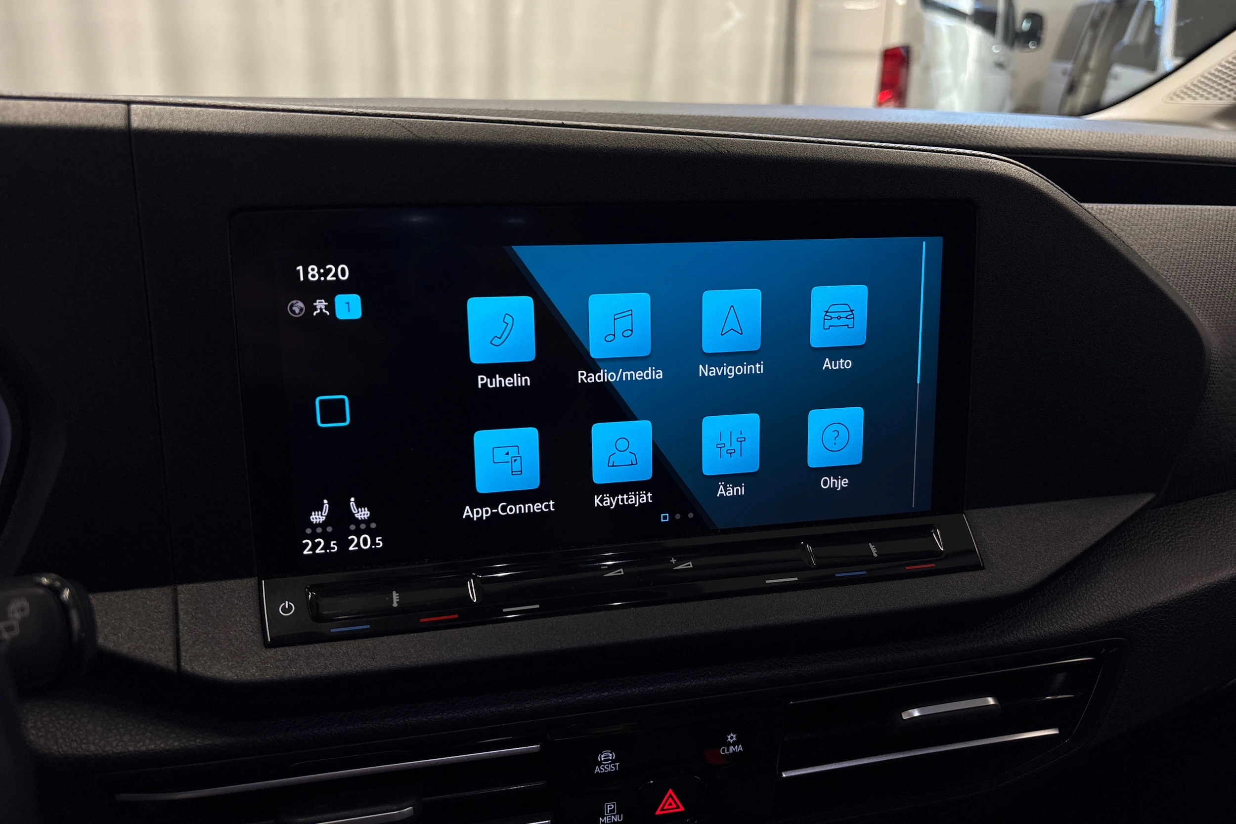 punainen Volkswagen Caddy Maxi 2022 kuva 15.