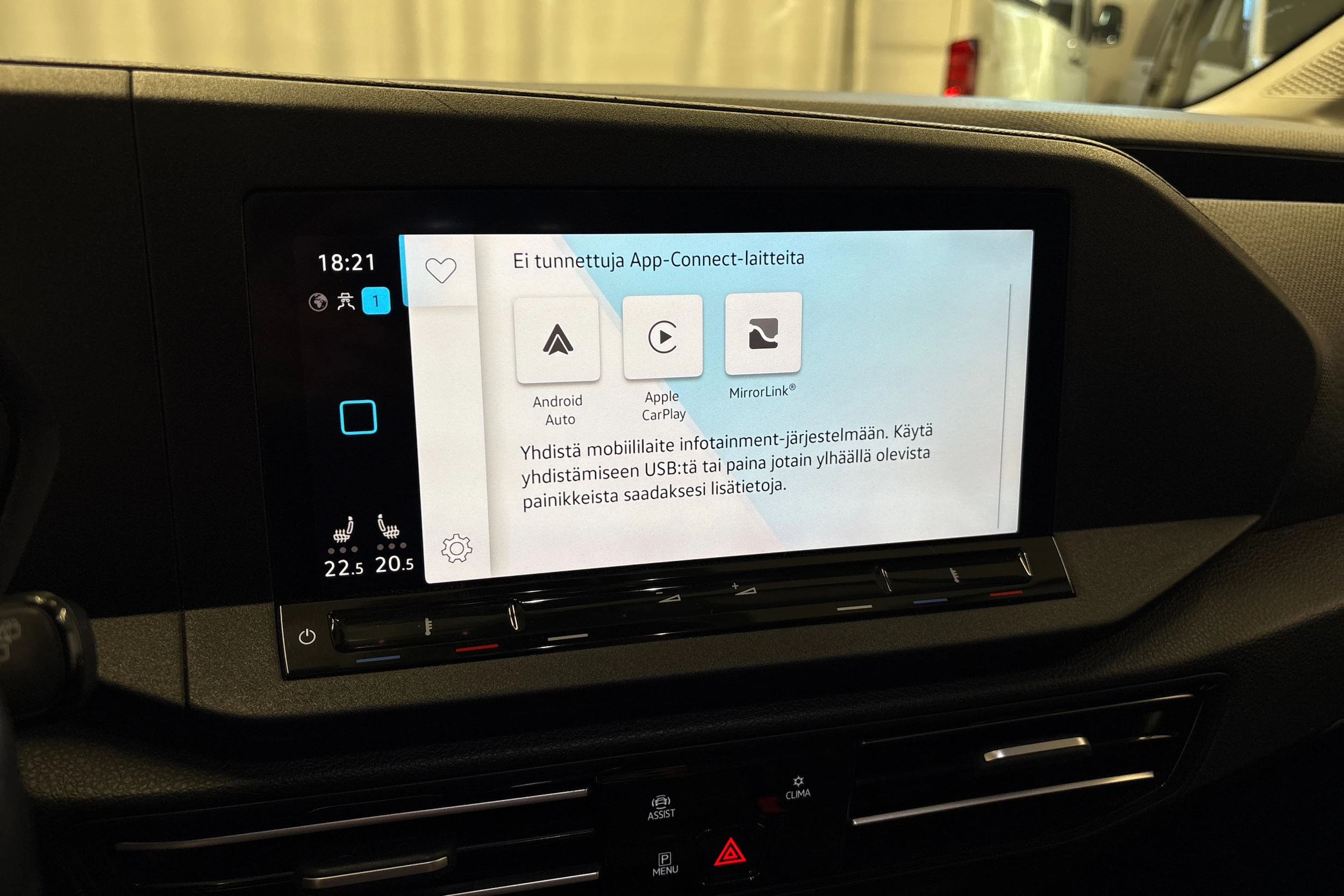 punainen Volkswagen Caddy Maxi 2022 kuva 16.