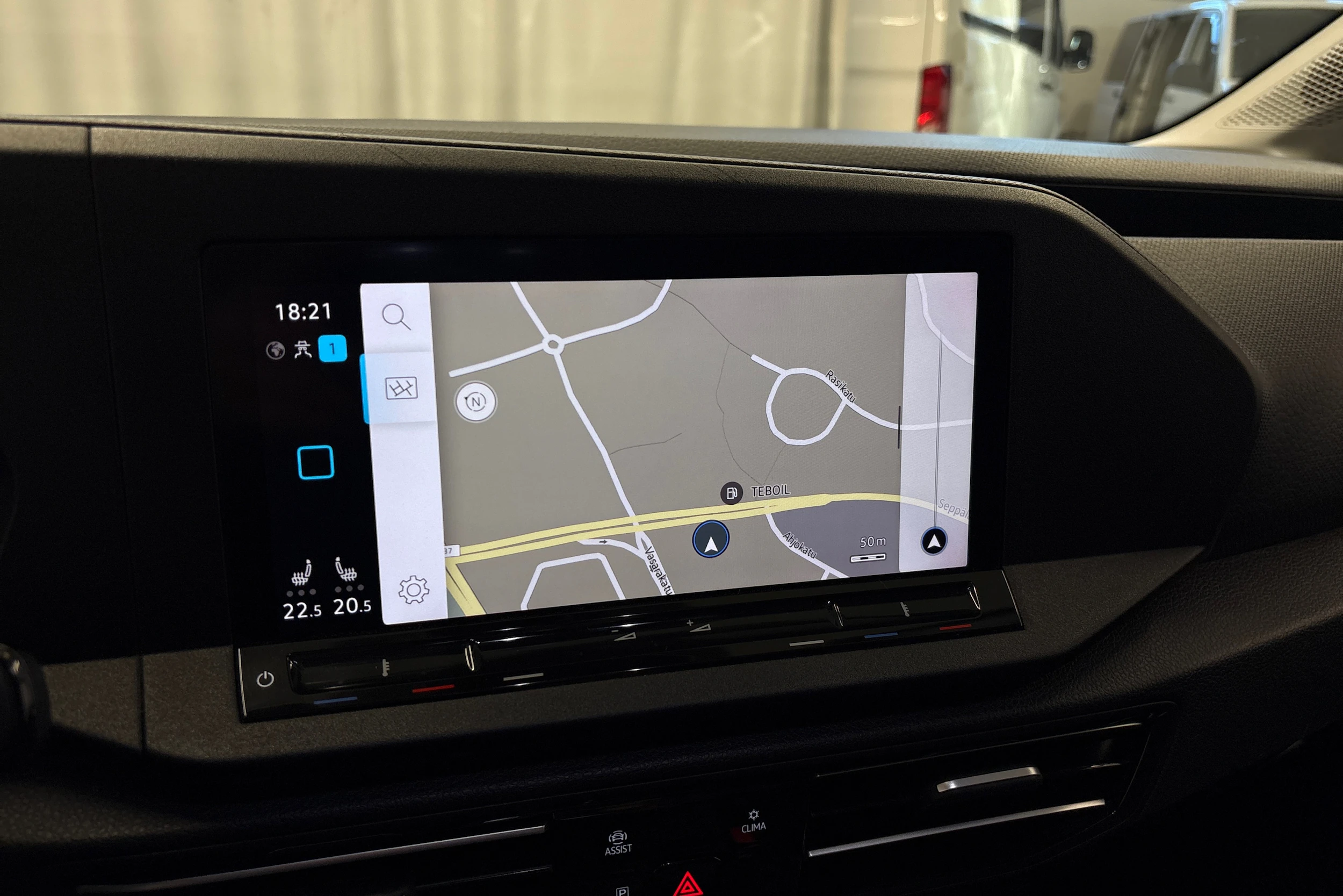 punainen Volkswagen Caddy Maxi 2022 kuva 17.