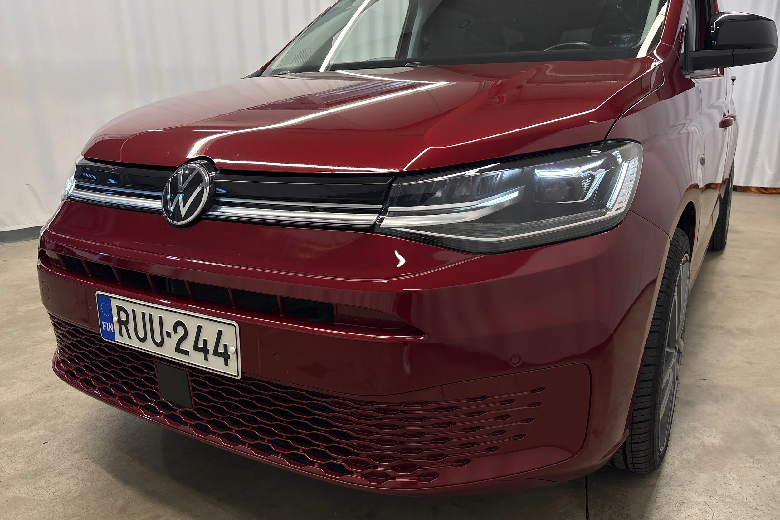 punainen Volkswagen Caddy Maxi 2022 kuva 19.