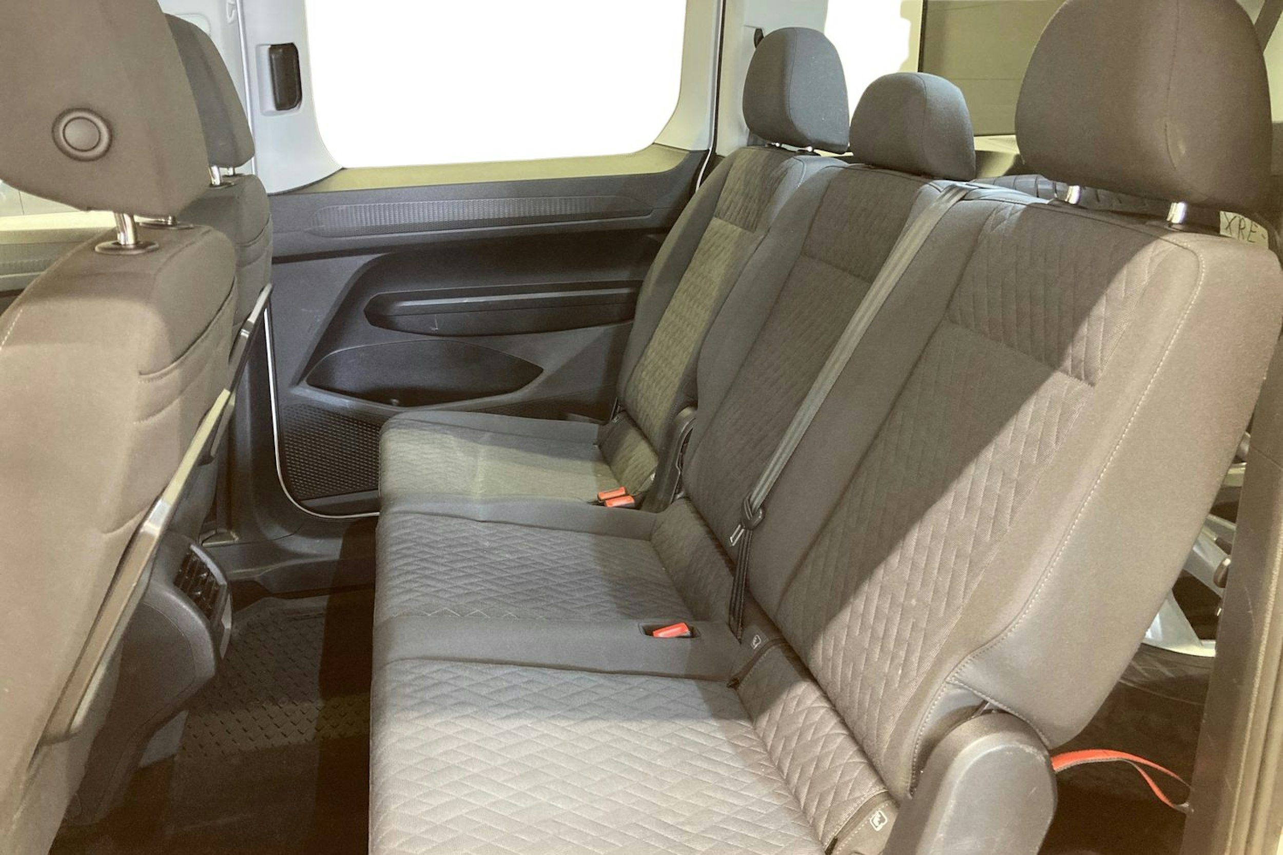 valkoinen Volkswagen Caddy Maxi 2022 kuva 10.