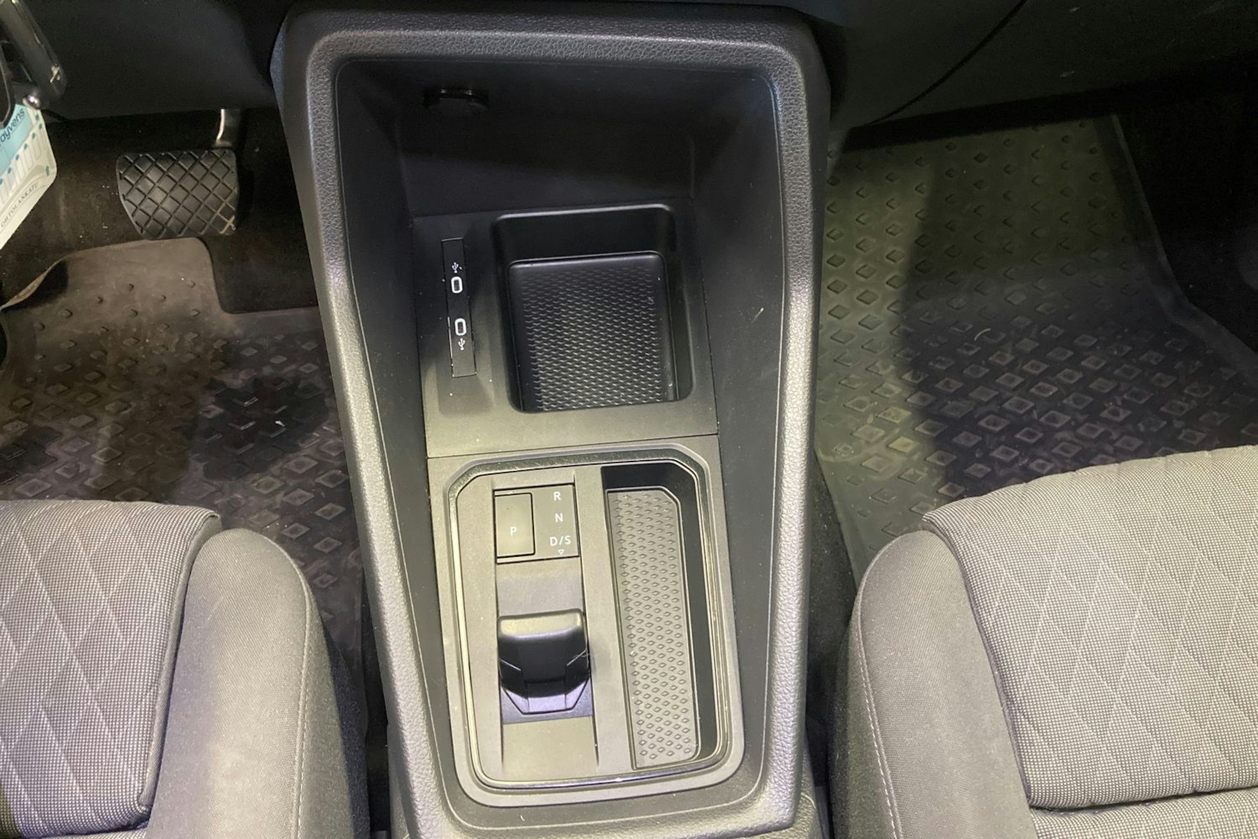 valkoinen Volkswagen Caddy Maxi 2022 kuva 19.