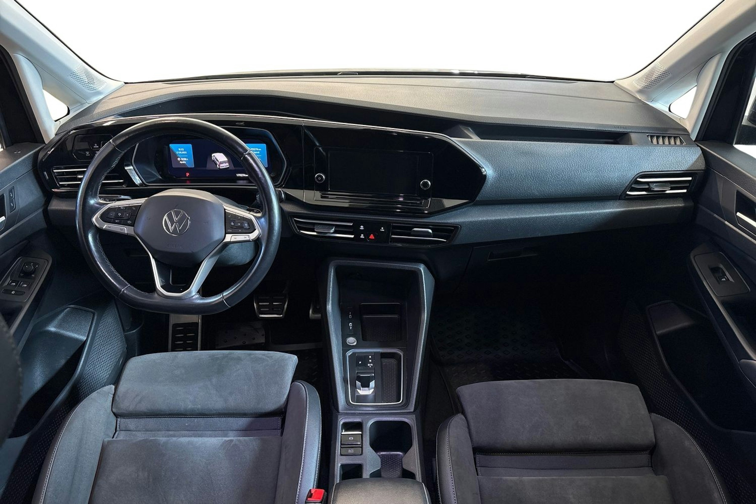 musta Volkswagen Caddy Maxi 2022 kuva 7.
