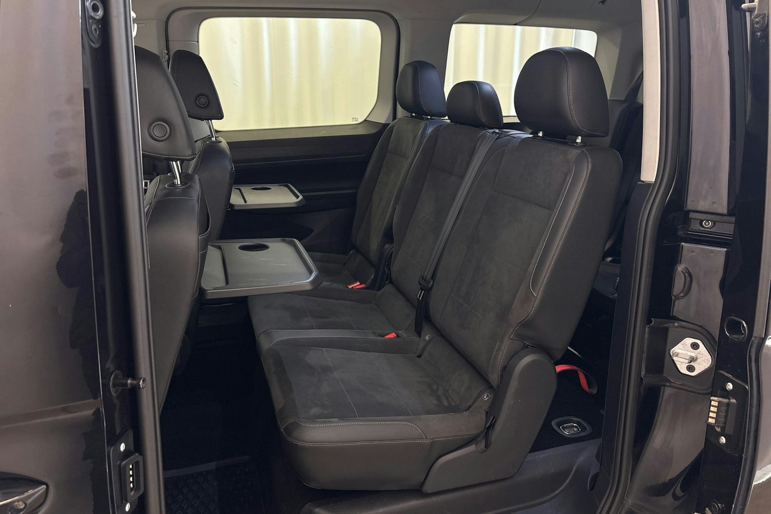 musta Volkswagen Caddy Maxi 2022 kuva 10.