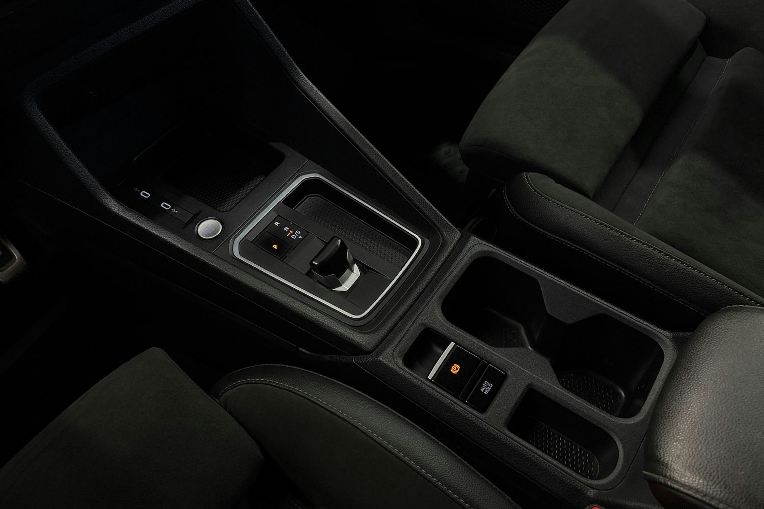 musta Volkswagen Caddy Maxi 2022 kuva 14.