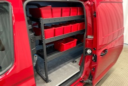 punainen Volkswagen Caddy Maxi 2023 kuva 12.