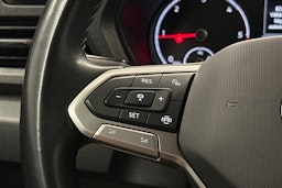punainen Volkswagen Caddy Maxi 2023 kuva 16.