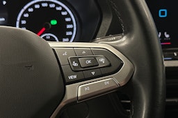 punainen Volkswagen Caddy Maxi 2023 kuva 17.