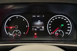 punainen Volkswagen Caddy Maxi 2023 kuva 18.