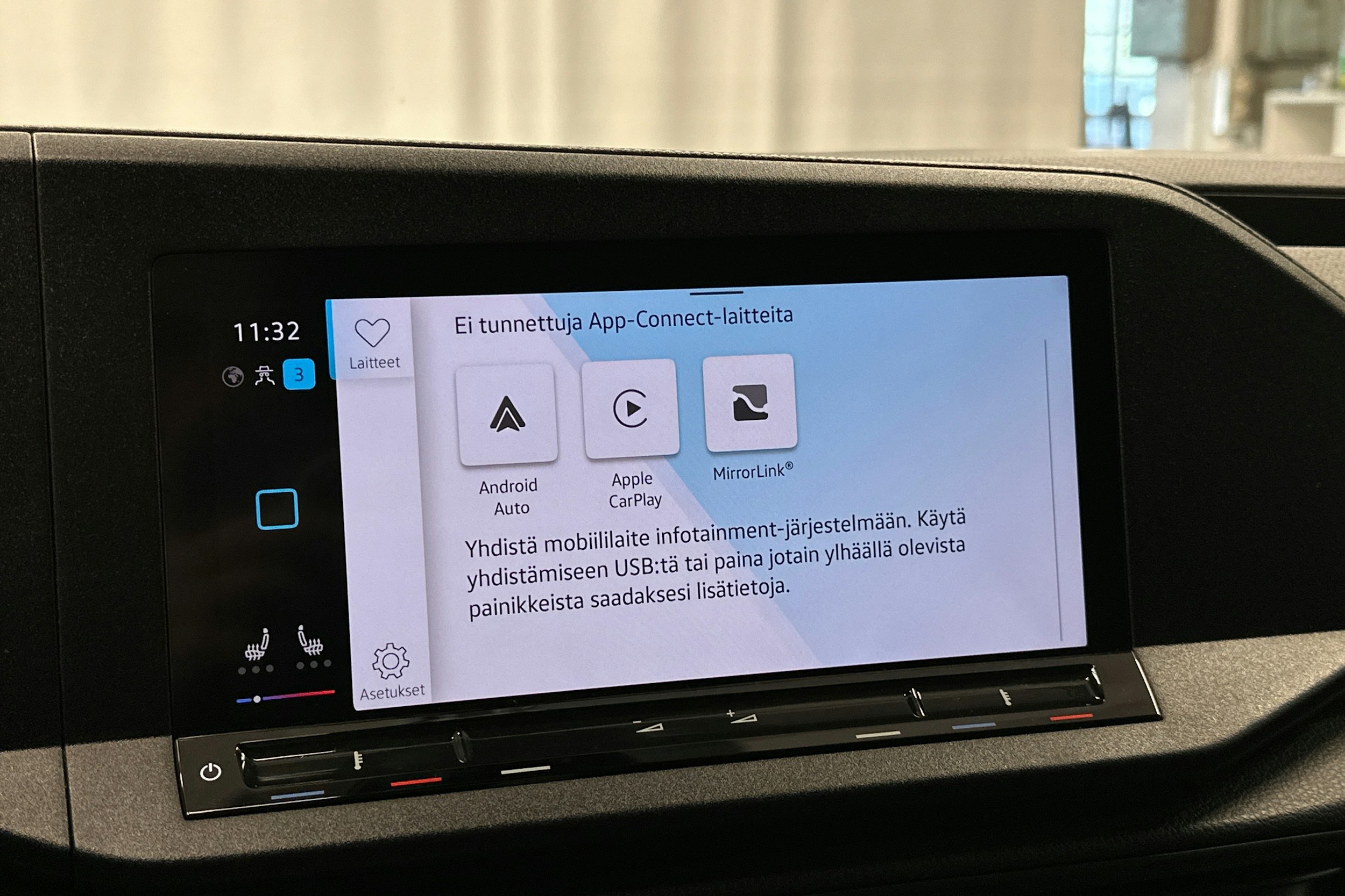 punainen Volkswagen Caddy Maxi 2023 kuva 21.