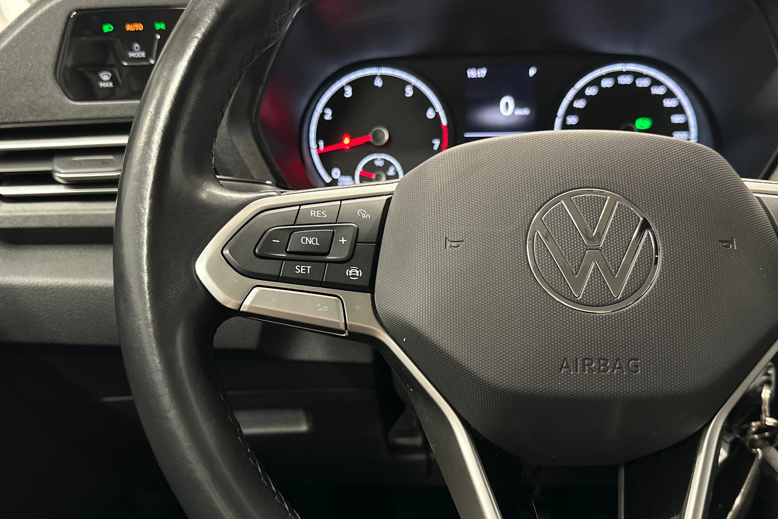 harmaa Volkswagen Caddy Maxi 2023 kuva 11.