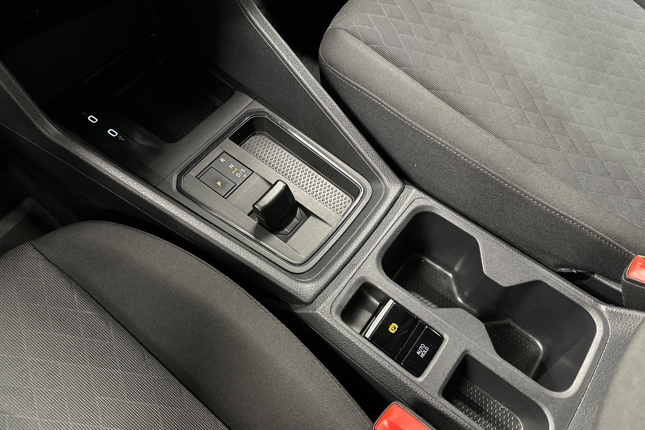 harmaa Volkswagen Caddy Maxi 2023 kuva 27.