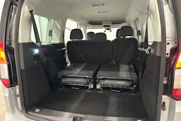 harmaa Volkswagen Caddy Maxi 2023 kuva 29.