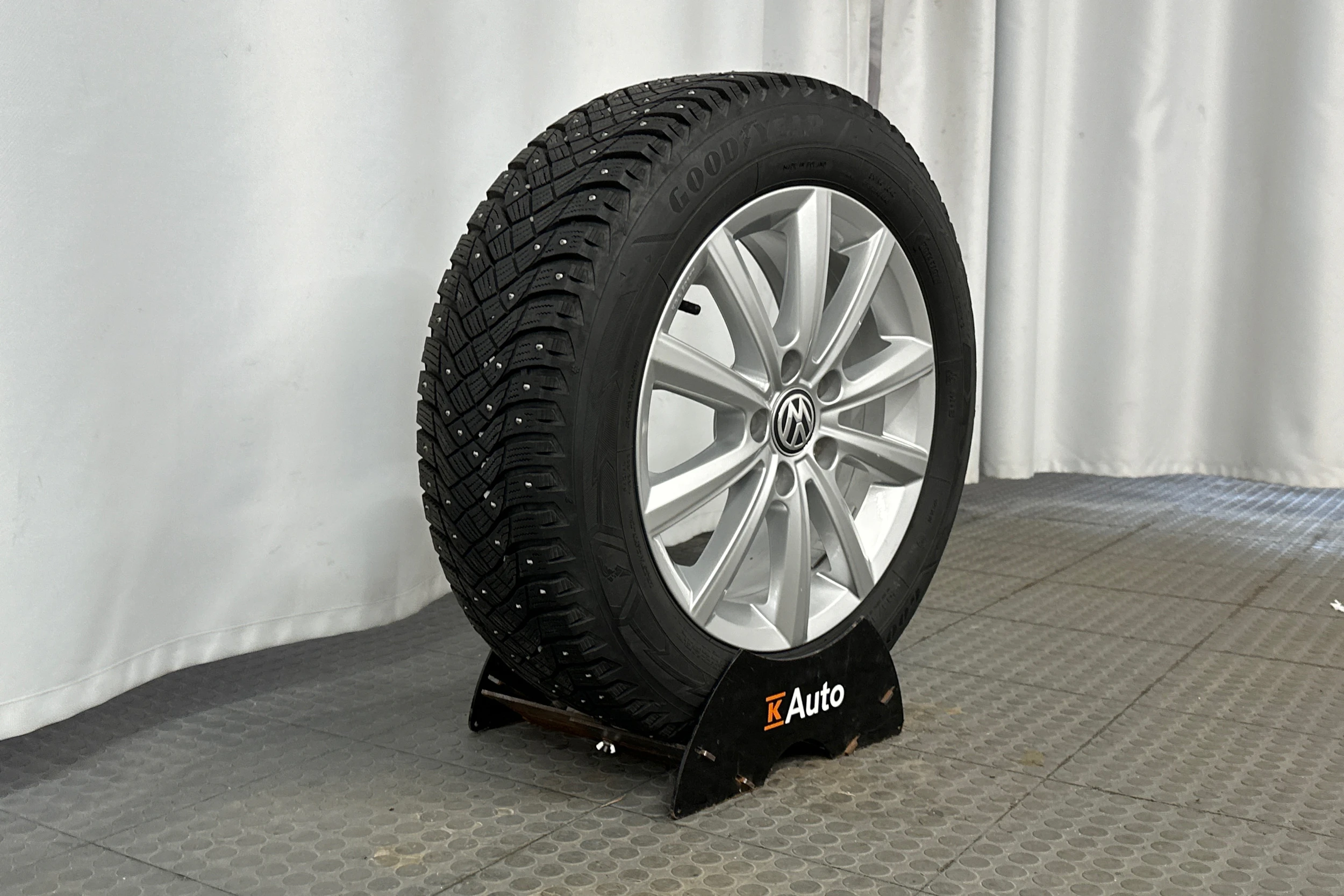 harmaa Volkswagen Caddy Maxi 2023 kuva 10.