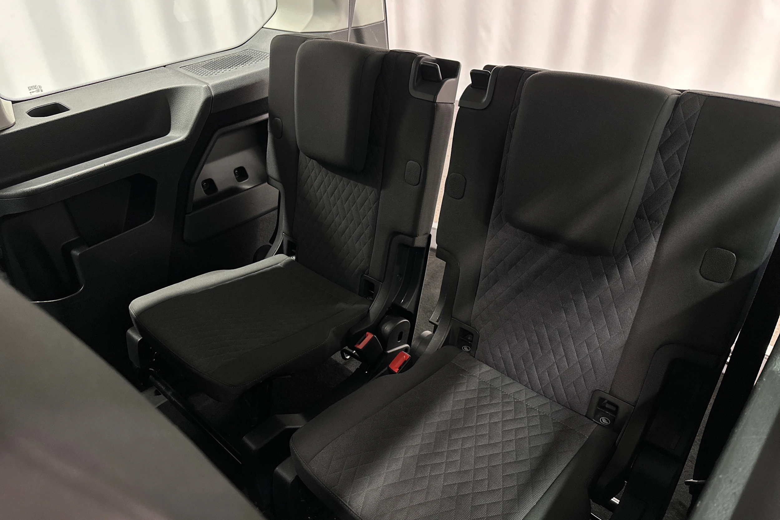 harmaa Volkswagen Caddy Maxi 2023 kuva 30.